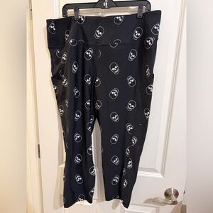 Torrid active skull print crop  leggings.